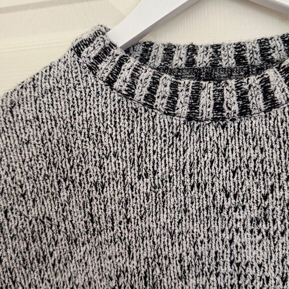 H&M Black and White Knit Sweater size medium - Picture 2 of 4